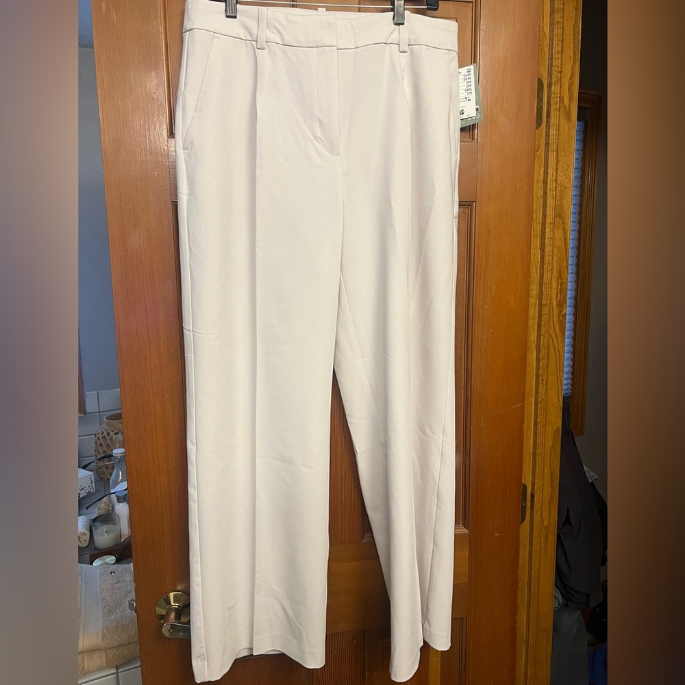 H&M High-Waist, Wide Leg Off White Pants. Never worn. NWT (US 12, UK 16)